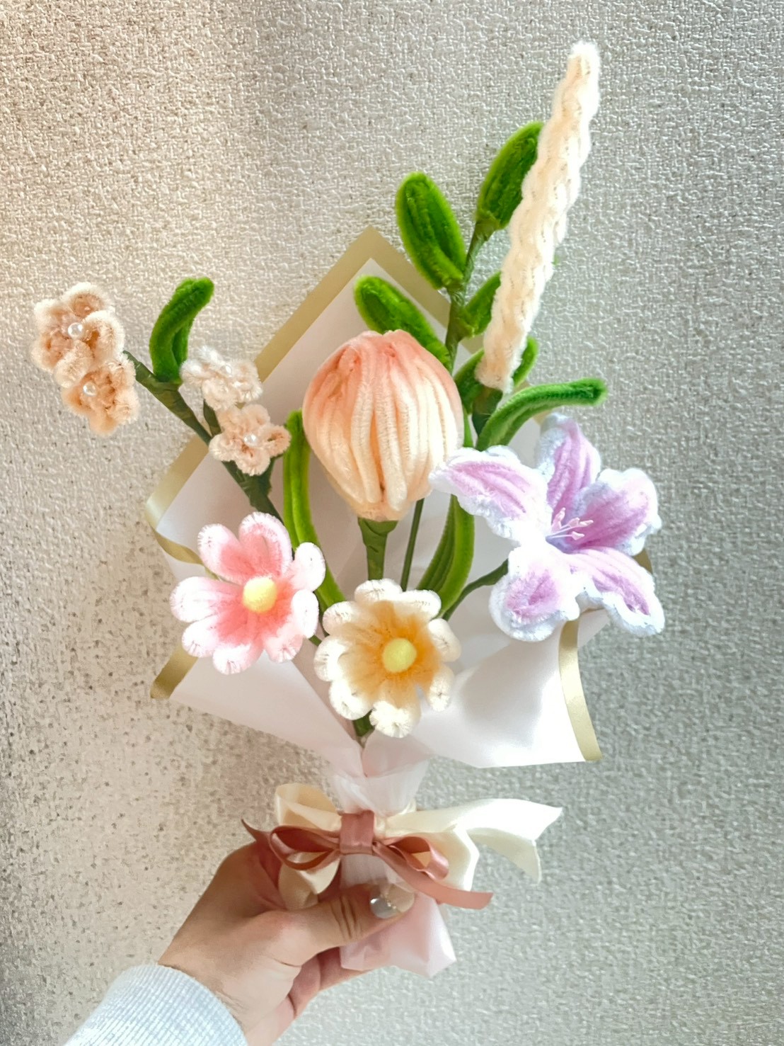 チューリップが主役のやさしい花束