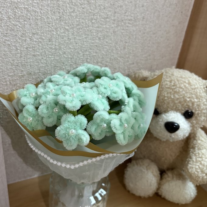 ミントカラーの優しい小花ブーケ
